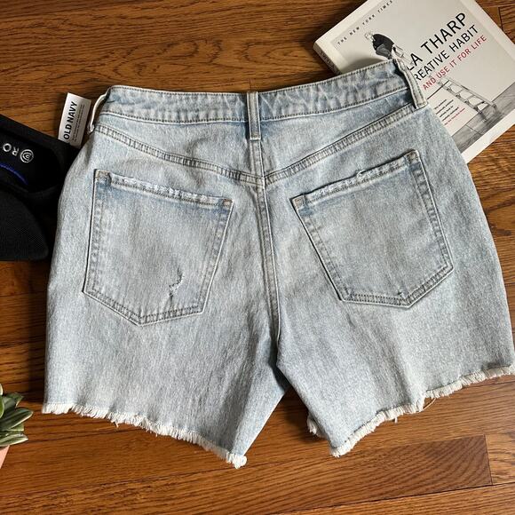 Old Navy Light Wash High Rise Curvy OG Straight Distressed Cutoff Shorts - Picture 5 of 6